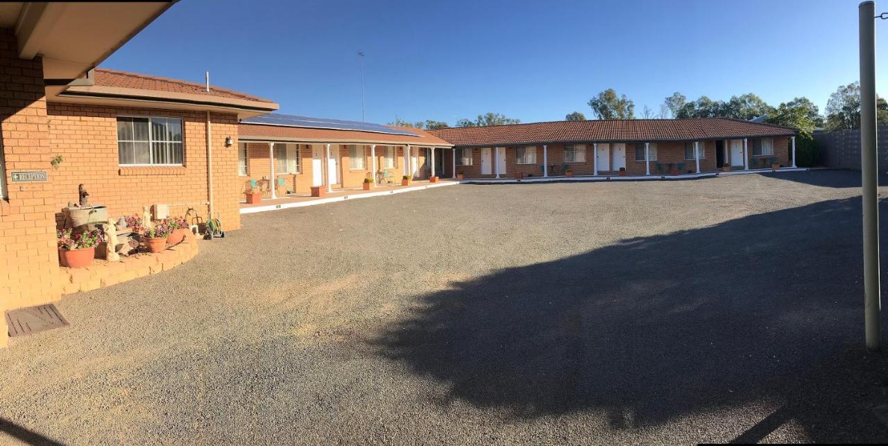 Aaron Inn Motel Наррабри Экстерьер фото
