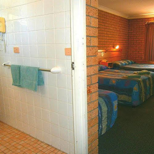 Aaron Inn Motel Наррабри Экстерьер фото