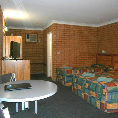 Aaron Inn Motel Наррабри Экстерьер фото